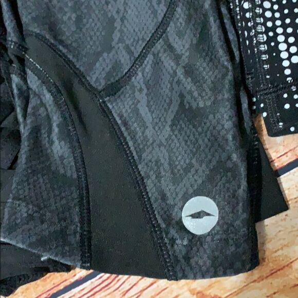 LOT OF 3 CAPRI LEGGINGS SIZE MEDUIM - Picture 7 of 7